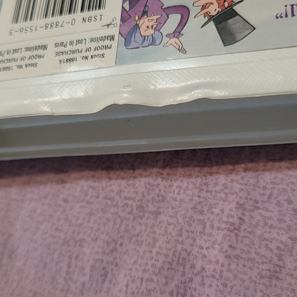 VHS Tape  Madeline Lost in Paris Movie - Picture 4 of 4
